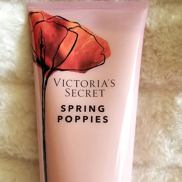 VICTORIA'S SECRET "SPRING POPPIES" FRAGRANCE MIST - Picture 1 of 4